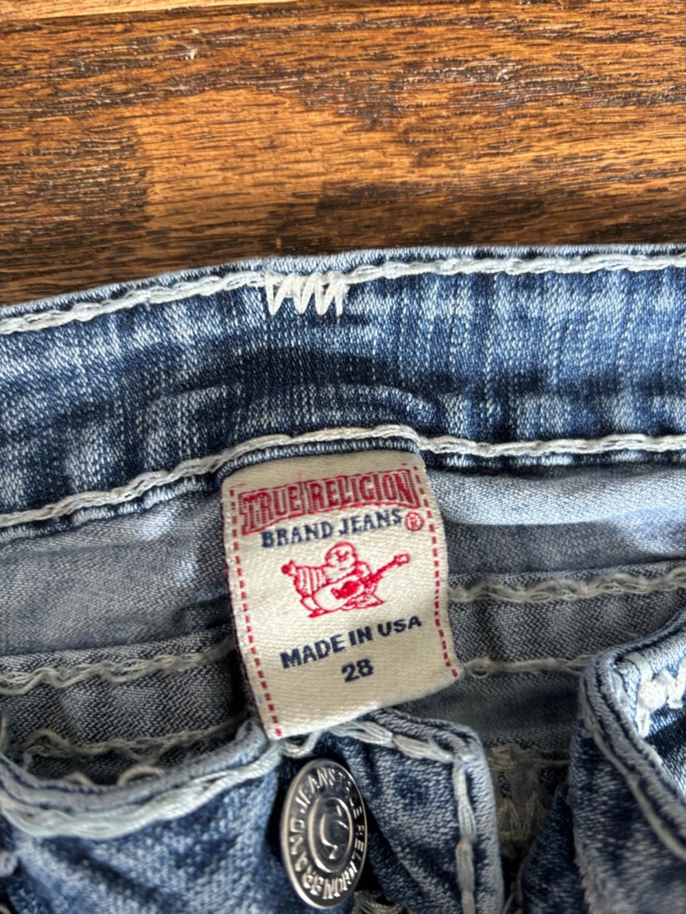 True Religion Women’s Light Wash Boot Cut Jeans with Signature Back Pockets - Picture 3 of 7